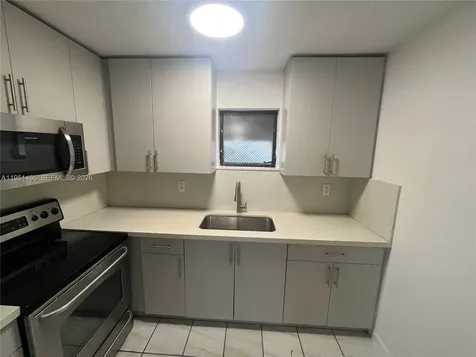 1719 NW 16th Street Miami FL 33125