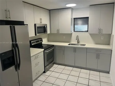 1719 NW 16th Street Miami FL 33125