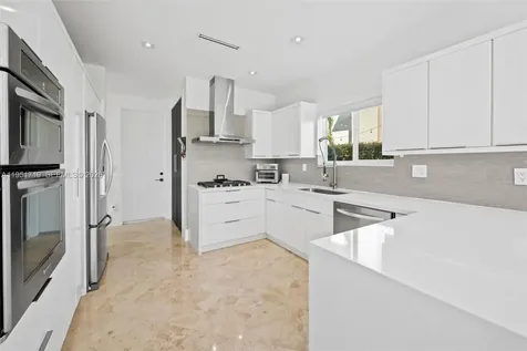 6061 SW 13th Street West Miami FL 33144