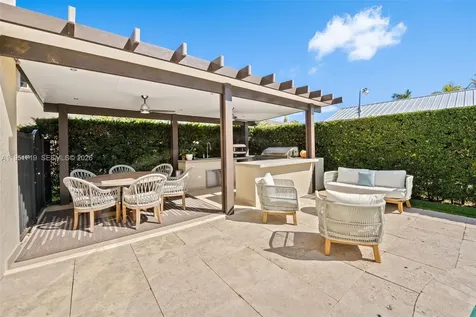 6061 SW 13th Street West Miami FL 33144