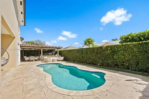 6061 SW 13th Street West Miami FL 33144