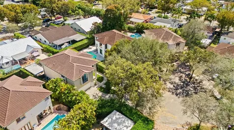 6061 SW 13th Street West Miami FL 33144