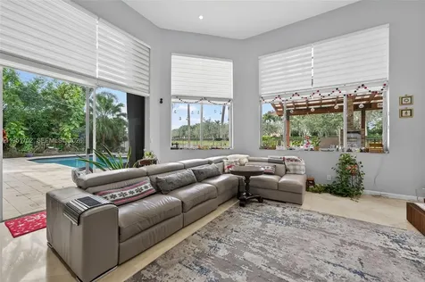 104 Dockside Circle Weston FL 33327