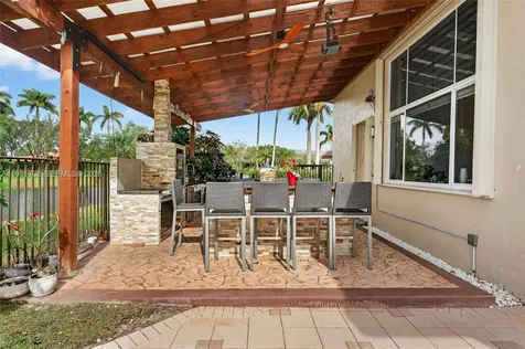 104 Dockside Circle Weston FL 33327
