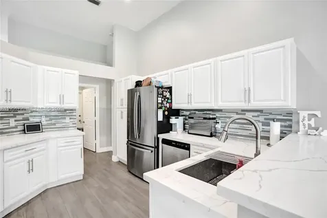 8795 NW 76th Place Tamarac FL 33321