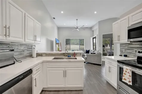 8795 NW 76th Place Tamarac FL 33321