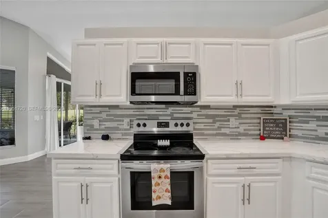 8795 NW 76th Place Tamarac FL 33321
