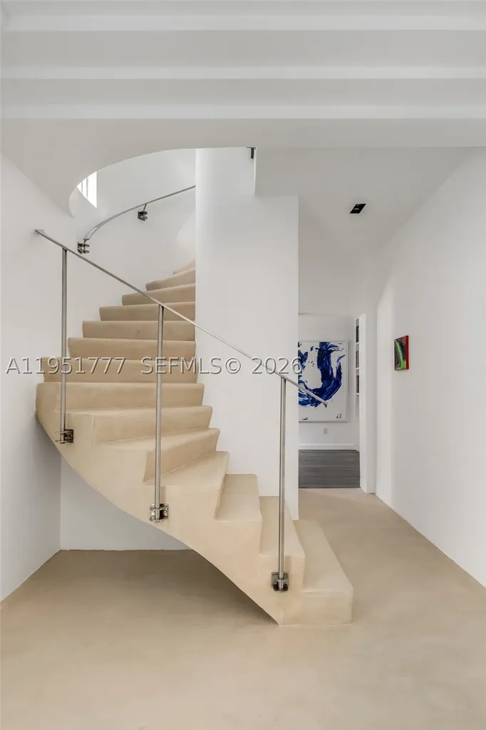 3325 Pine Tree Drive Miami Beach FL 33140