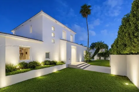 3325 Pine Tree Drive Miami Beach FL 33140