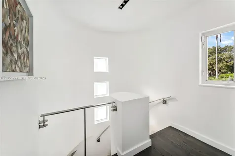 3325 Pine Tree Drive Miami Beach FL 33140