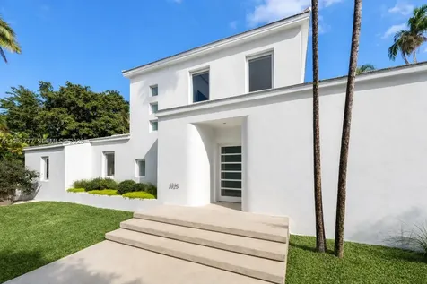 3325 Pine Tree Drive Miami Beach FL 33140