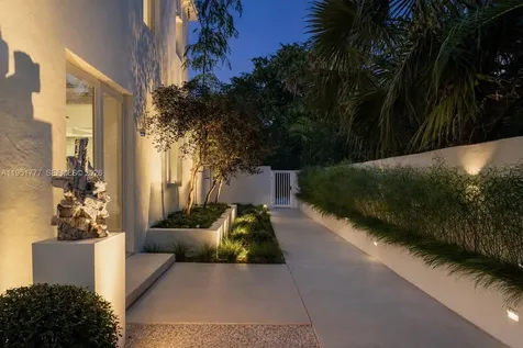 3325 Pine Tree Drive Miami Beach FL 33140