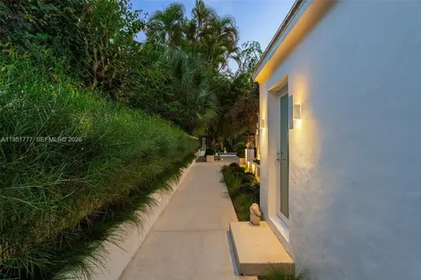 3325 Pine Tree Drive Miami Beach FL 33140