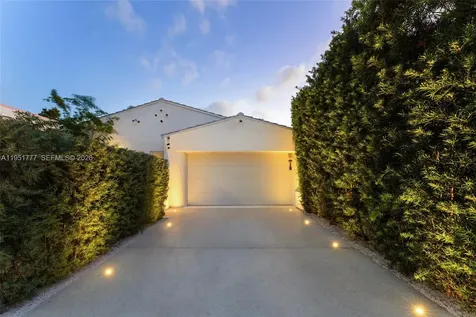 3325 Pine Tree Drive Miami Beach FL 33140
