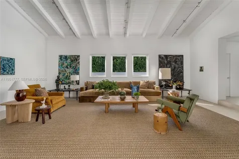 3325 Pine Tree Drive Miami Beach FL 33140