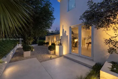 3325 Pine Tree Drive Miami Beach FL 33140