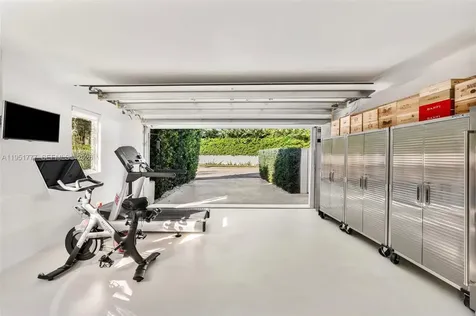 3325 Pine Tree Drive Miami Beach FL 33140