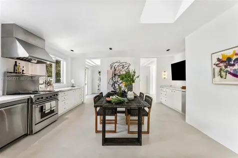 3325 Pine Tree Drive Miami Beach FL 33140