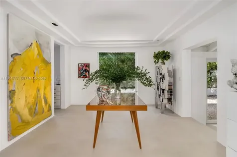 3325 Pine Tree Drive Miami Beach FL 33140