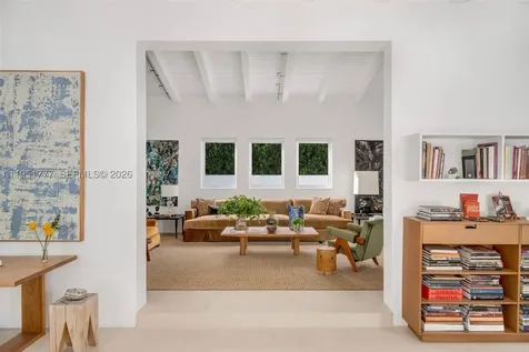 3325 Pine Tree Drive Miami Beach FL 33140