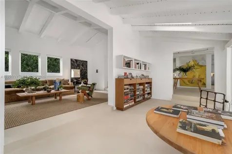 3325 Pine Tree Drive Miami Beach FL 33140
