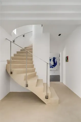 3325 Pine Tree Drive Miami Beach FL 33140