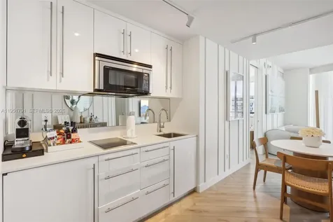 2201 Collins Avenue Miami Beach FL 33139