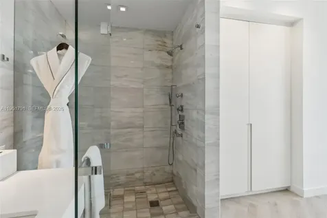 2201 Collins Avenue Miami Beach FL 33139