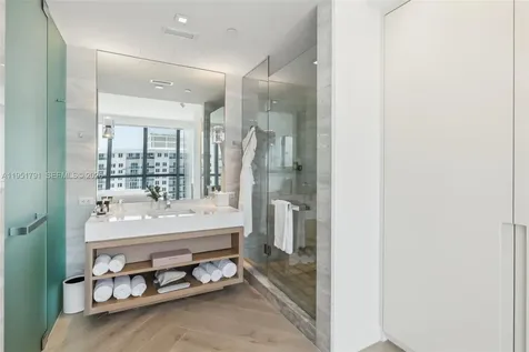 2201 Collins Avenue Miami Beach FL 33139
