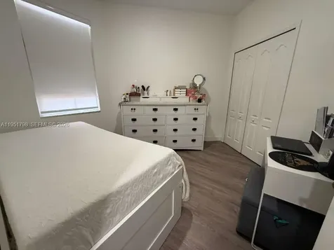 8826 W Flagler Street Miami FL 33174