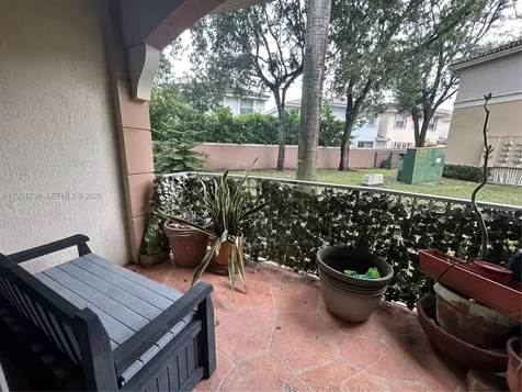8826 W Flagler Street Miami FL 33174