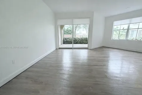 8826 W Flagler Street Miami FL 33174