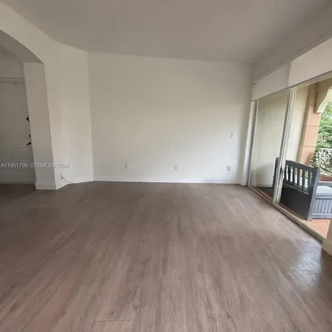 8826 W Flagler Street Miami FL 33174