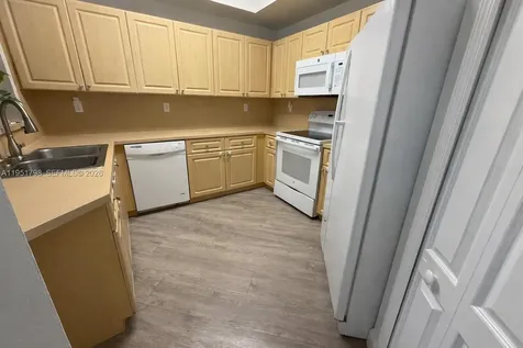 8826 W Flagler Street Miami FL 33174