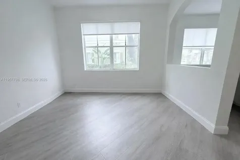 8826 W Flagler Street Miami FL 33174
