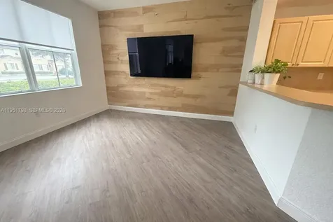 8826 W Flagler Street Miami FL 33174