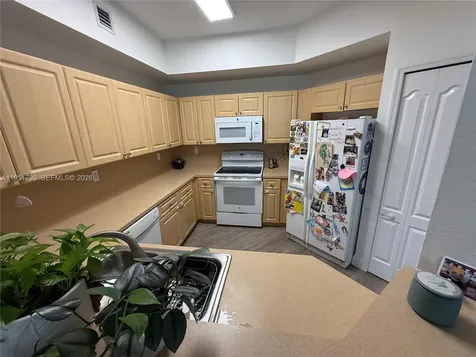 8826 W Flagler Street Miami FL 33174