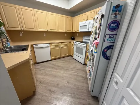 8826 W Flagler Street Miami FL 33174