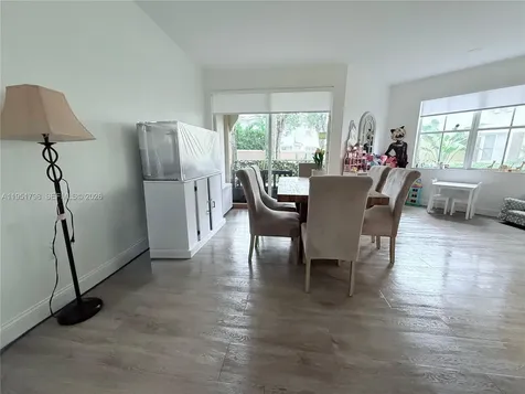 8826 W Flagler Street Miami FL 33174
