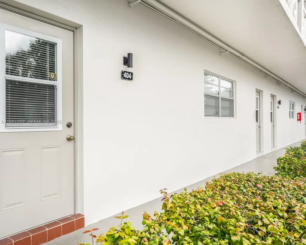 4805 NW 35th Street Lauderdale Lakes FL 33319