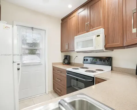 4805 NW 35th Street Lauderdale Lakes FL 33319