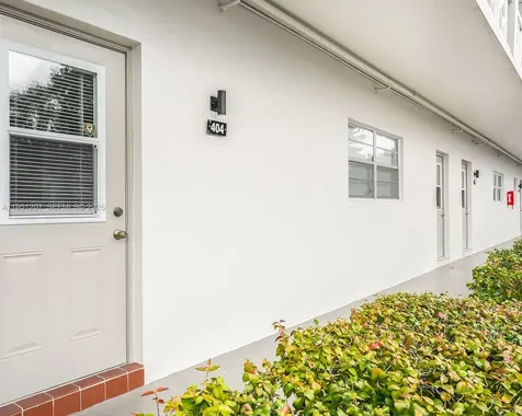 4805 NW 35th Street Lauderdale Lakes FL 33319