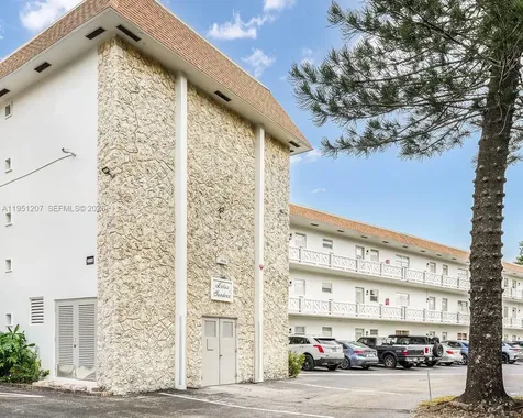 4805 NW 35th Street Lauderdale Lakes FL 33319