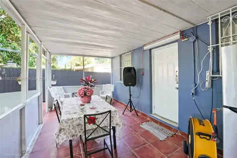 860 SE 7th Avenue Hialeah FL 33010