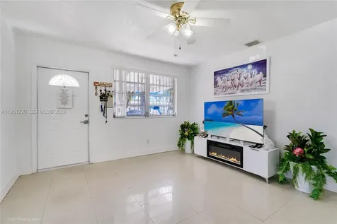 860 SE 7th Avenue Hialeah FL 33010
