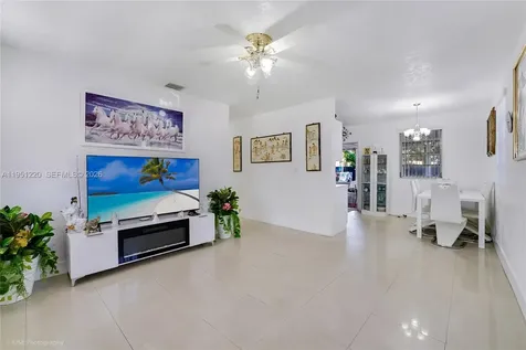 860 SE 7th Avenue Hialeah FL 33010