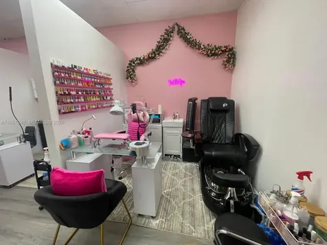 627 S State Road 7 Hollywood FL 33023