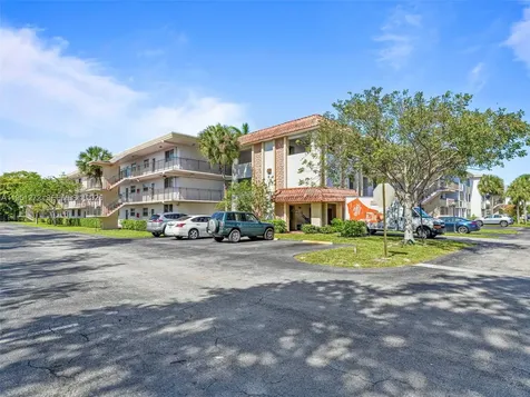 6005 Del Lago Circle Sunrise FL 33313