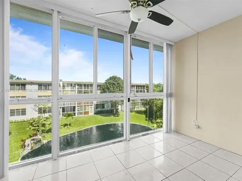 6005 Del Lago Circle Sunrise FL 33313