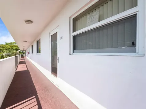 6005 Del Lago Circle Sunrise FL 33313